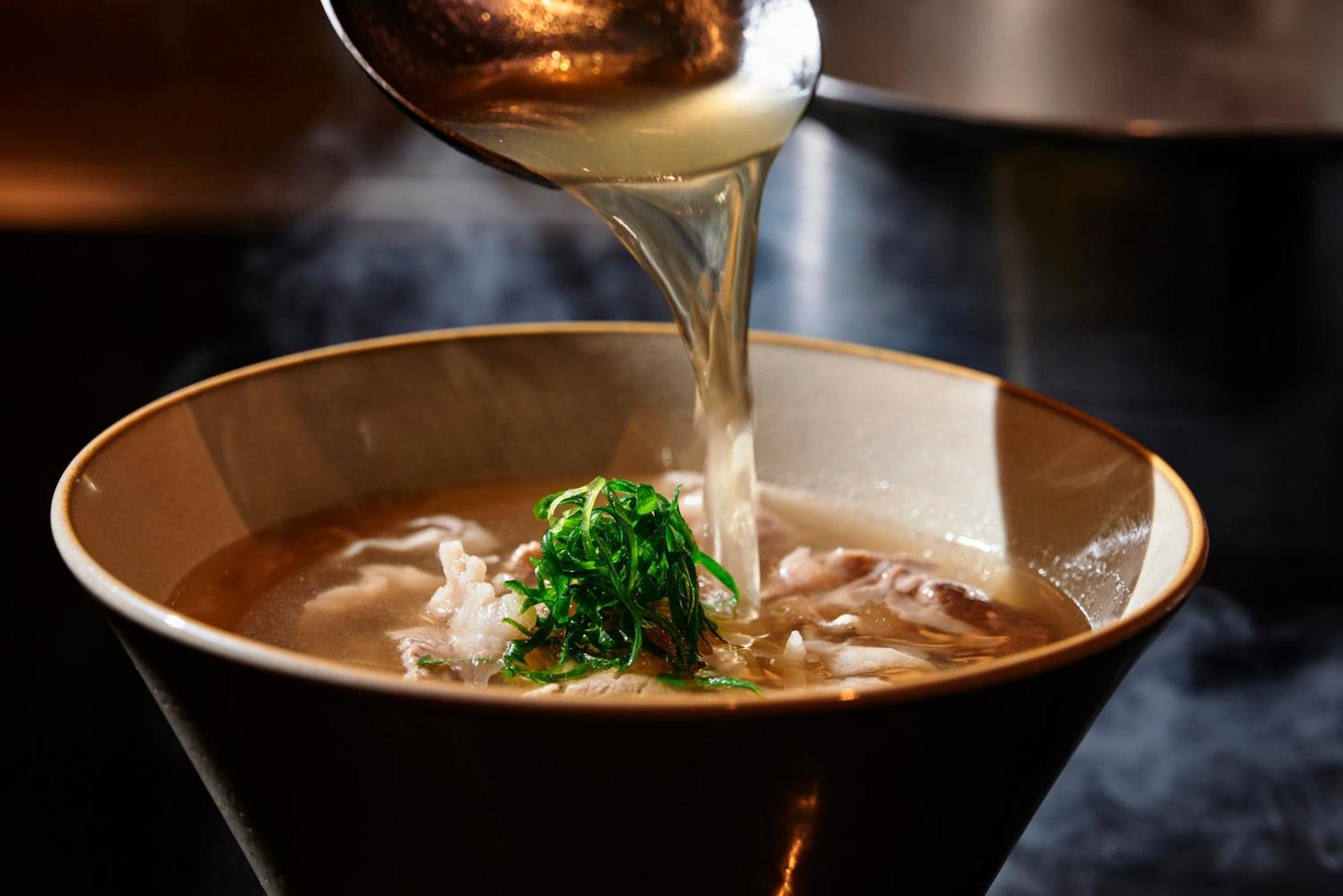 Omo7 Osaka By Hoshino Resorts 외부 사진 A bowl of soup being served